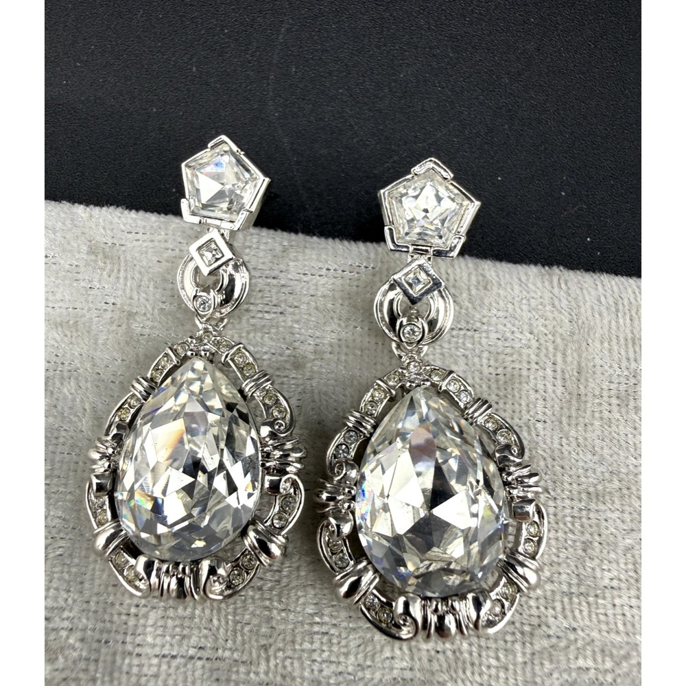 Vintage Avon Smithsonian Earrings Marie Antoinette Crystal Silver Tone‎